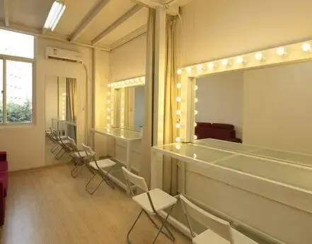 很多孩子开始喜欢上四股弦