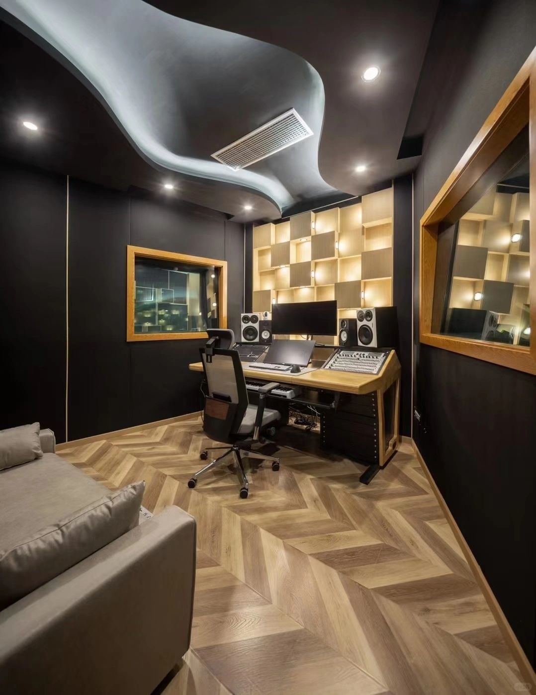 教堂由宫廷建筑师费尔滕设计