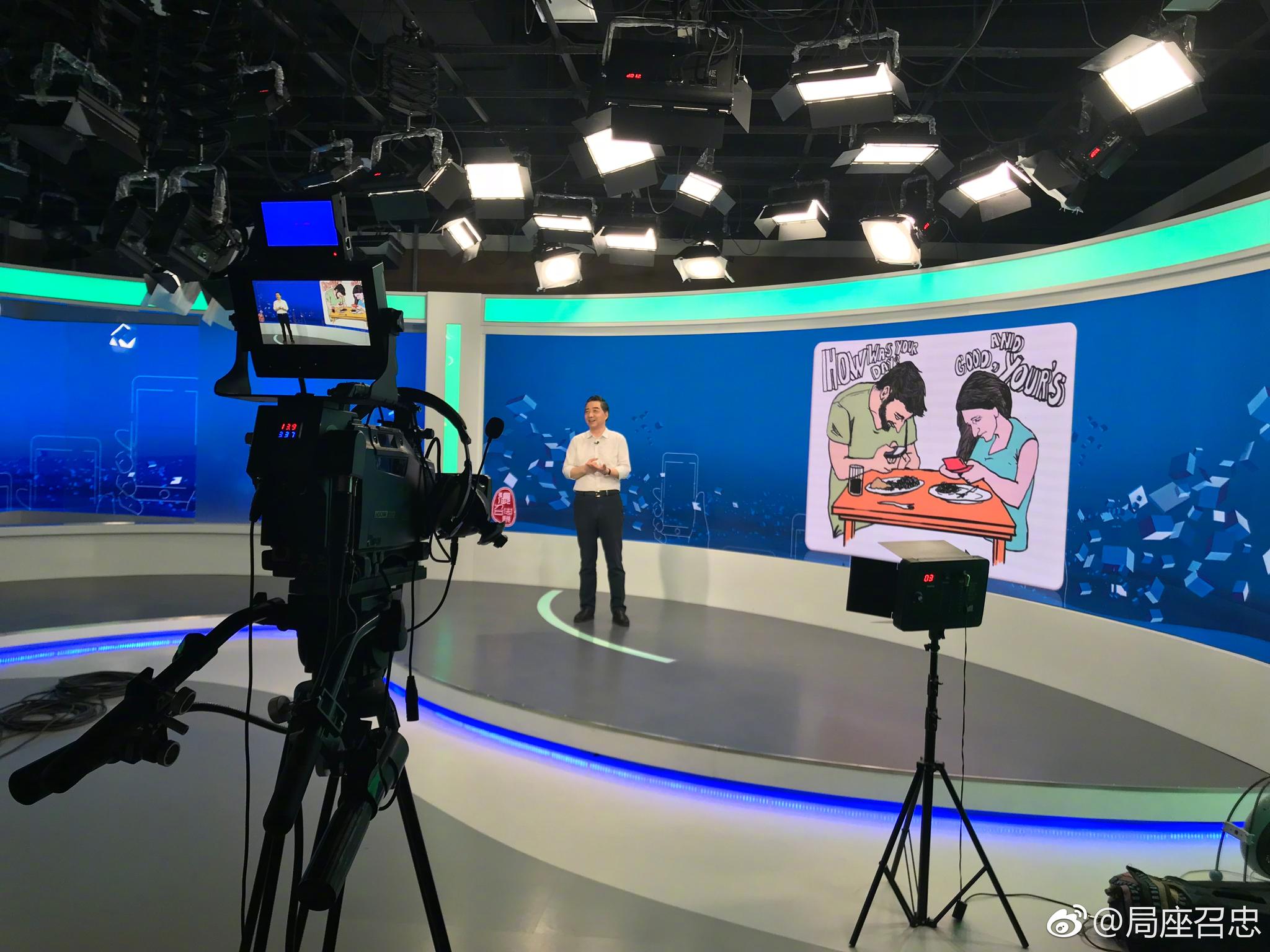 每个人的话筒都有重量