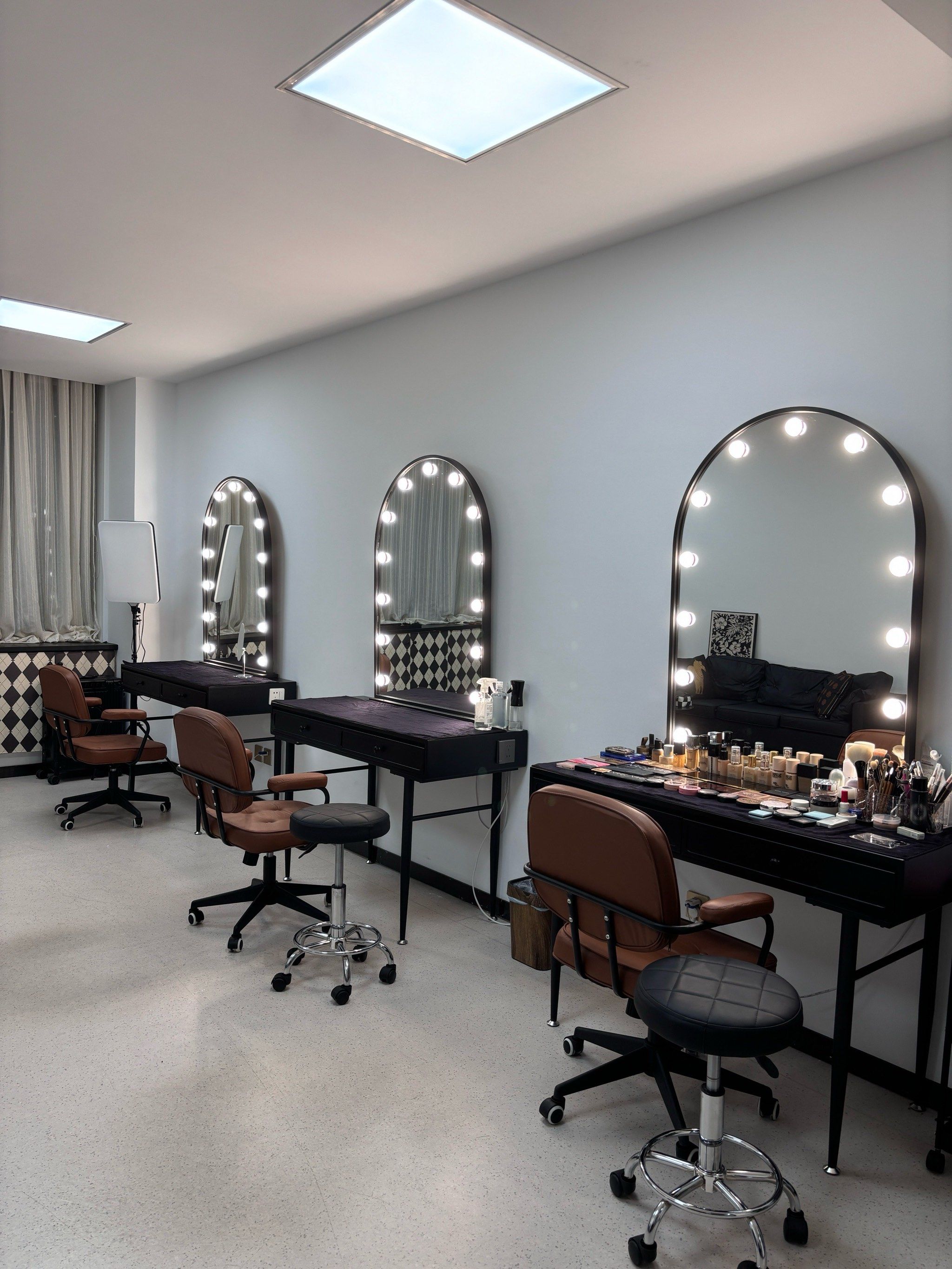 他想了想说：“每个人都会遇到坎儿