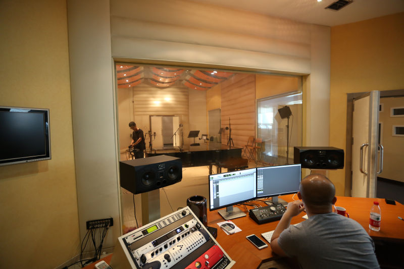 成为了一个能够制作、懂录音的全能型音乐生