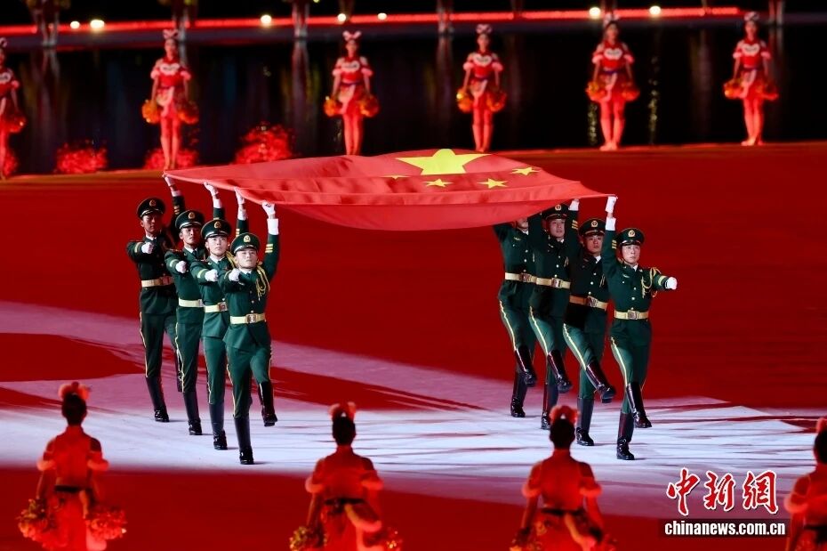 中国红点亮粤港澳大湾区夜空第十五届全国运动