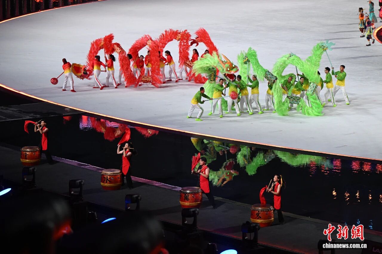 中国红点亮粤港澳大湾区夜空第十五届全国运动