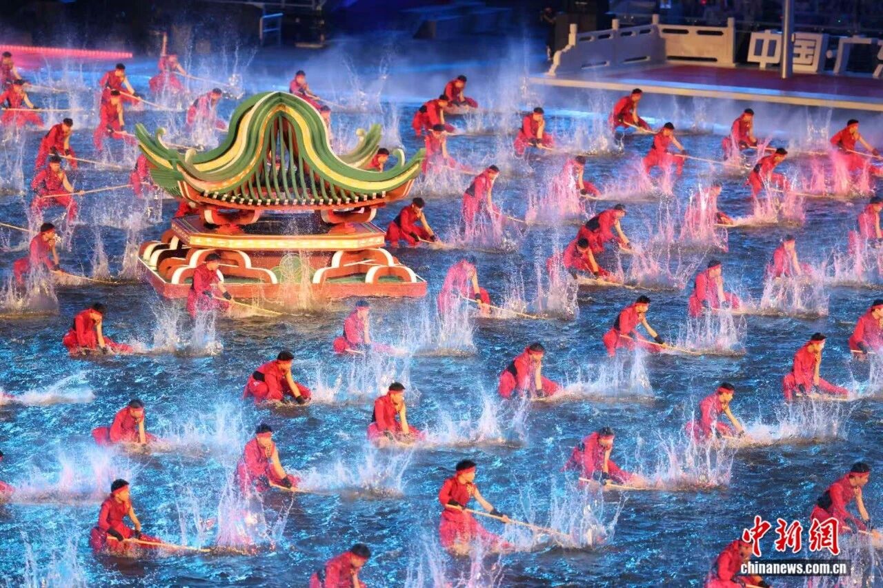 中国红点亮粤港澳大湾区夜空第十五届全国运动