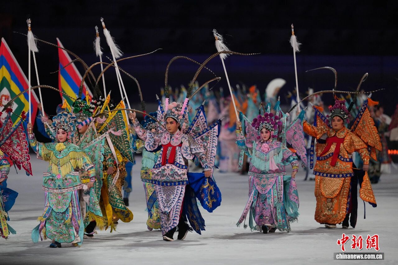 中国红点亮粤港澳大湾区夜空第十五届全国运动