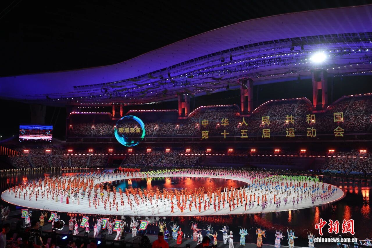 中国红点亮粤港澳大湾区夜空第十五届全国运动