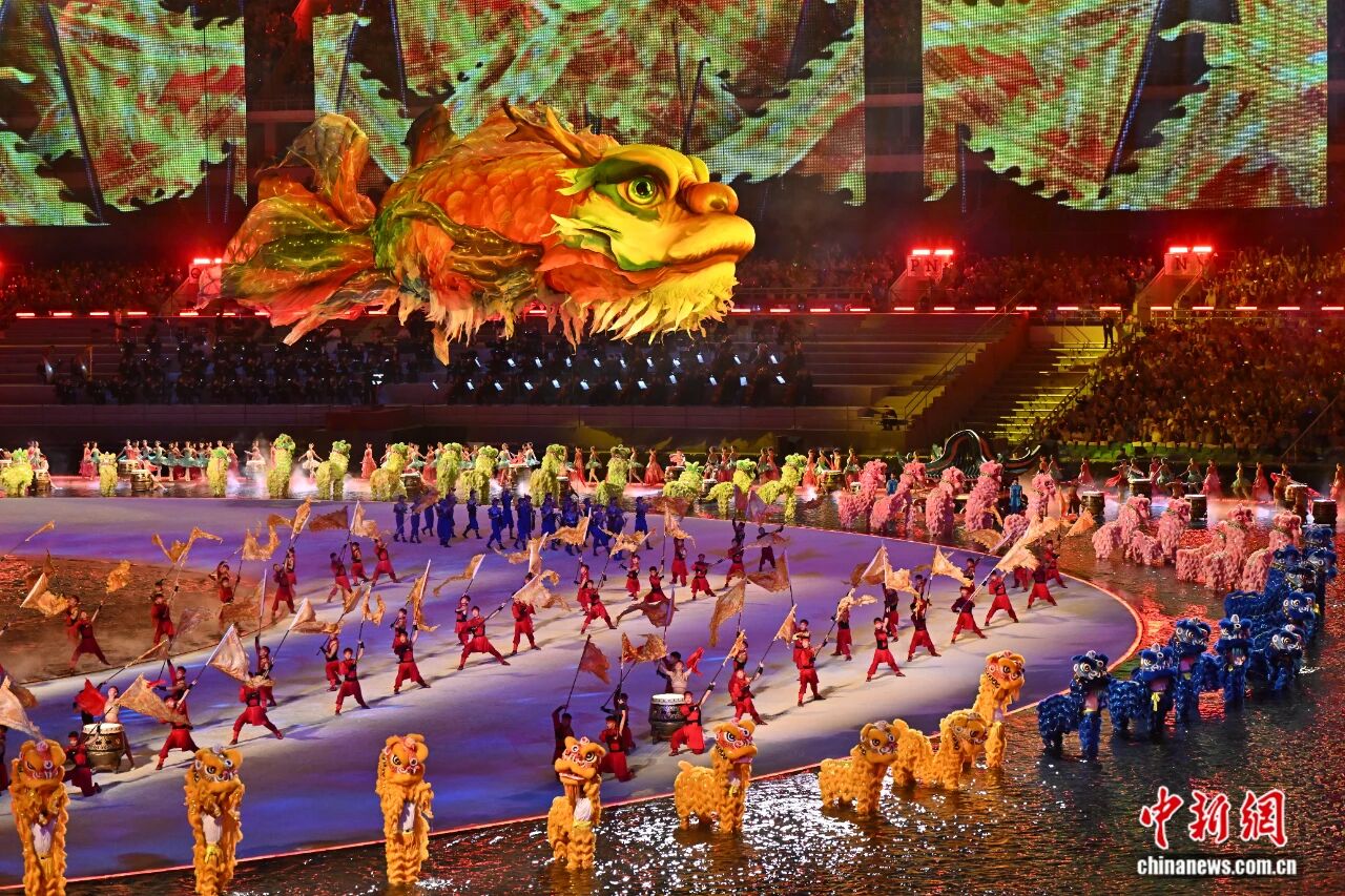 中国红点亮粤港澳大湾区夜空第十五届全国运动