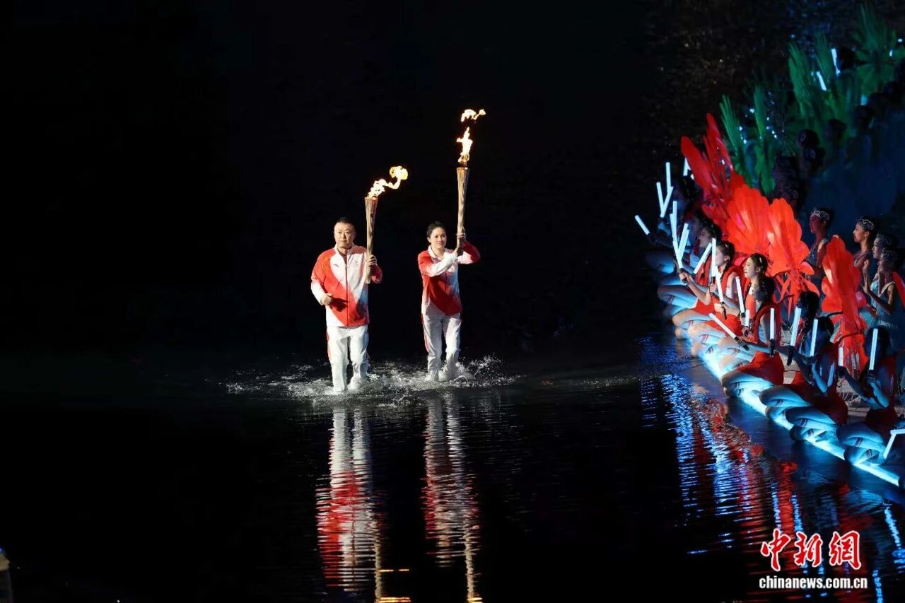 中国红点亮粤港澳大湾区夜空第十五届全国运动