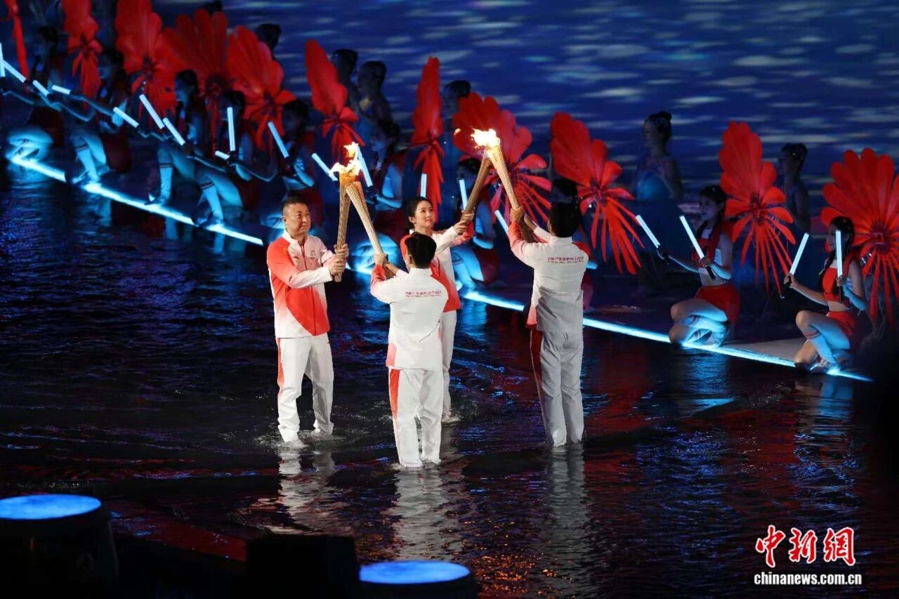 中国红点亮粤港澳大湾区夜空第十五届全国运动