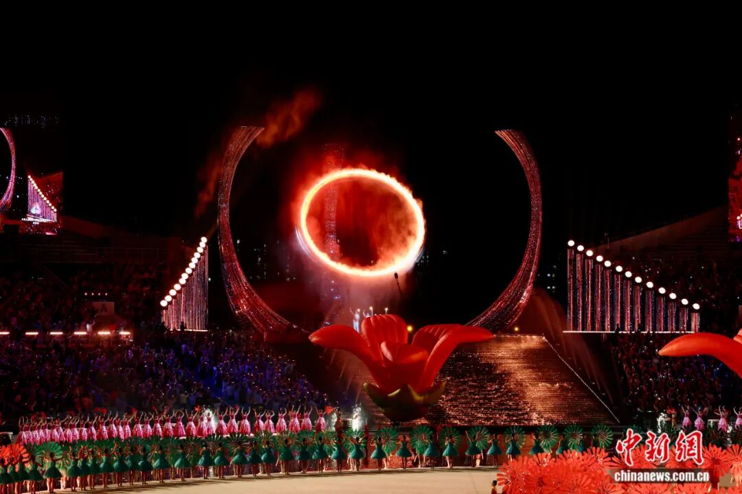 中国红点亮粤港澳大湾区夜空第十五届全国运动