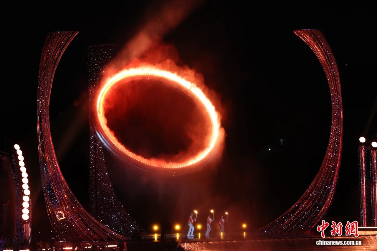 中国红点亮粤港澳大湾区夜空第十五届全国运动