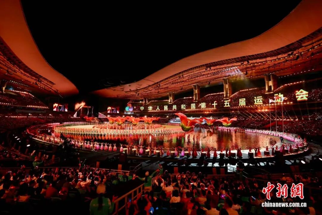 中国红点亮粤港澳大湾区夜空第十五届全国运动