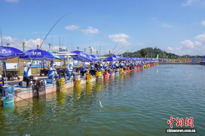 全国超400名垂钓竞技选手及其团队在广东河源涧