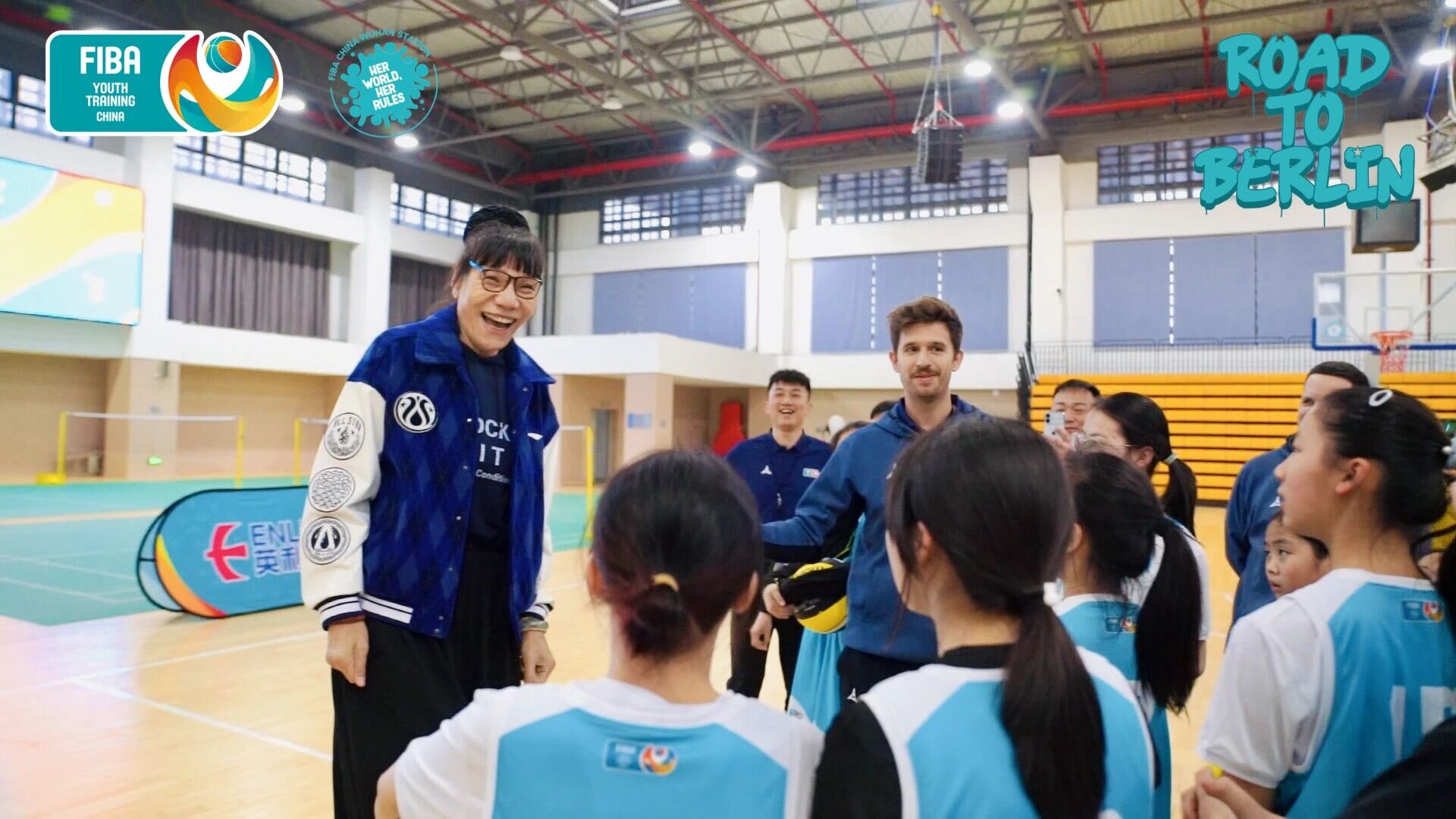 中国女篮力克捷克挺进柏林世界杯 青训营同步开