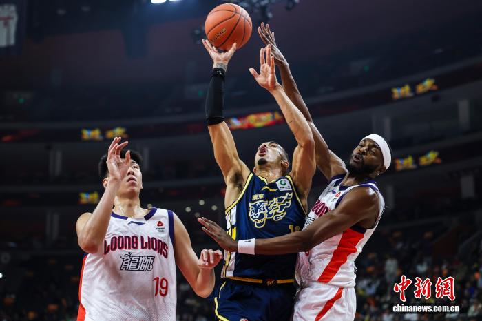 广东队主场力克广州队斩获三连胜