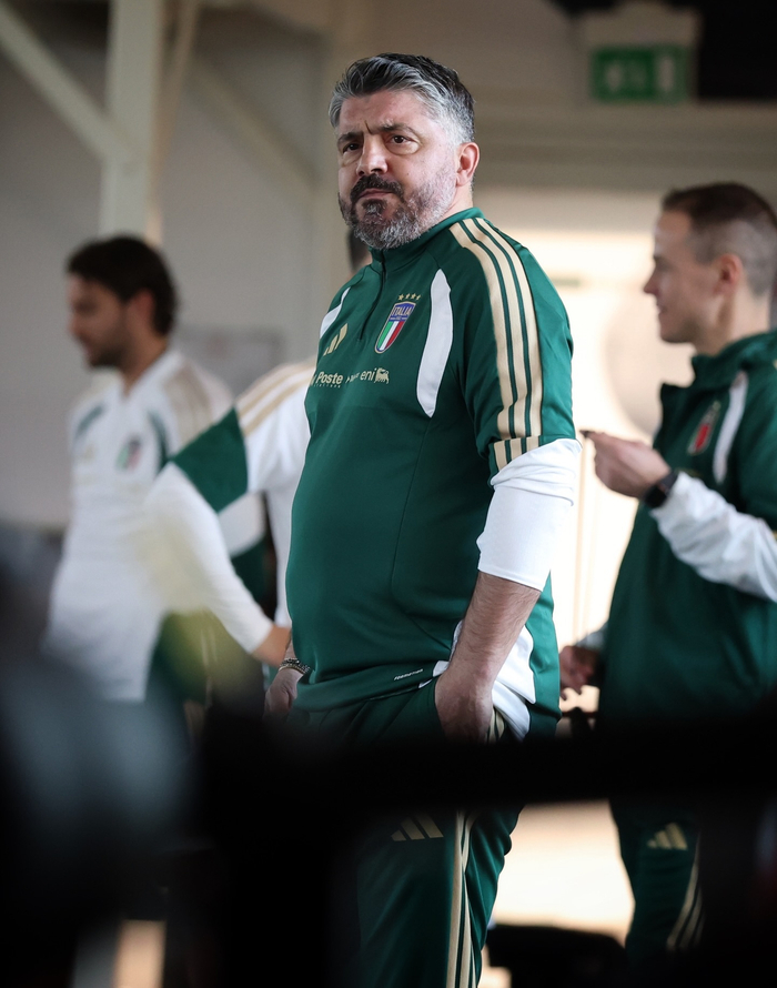 意大利国脚转会AC米兰引发热议