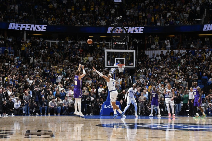 湖人客场险胜魔术 肯纳德三分绝杀助队豪取9连胜