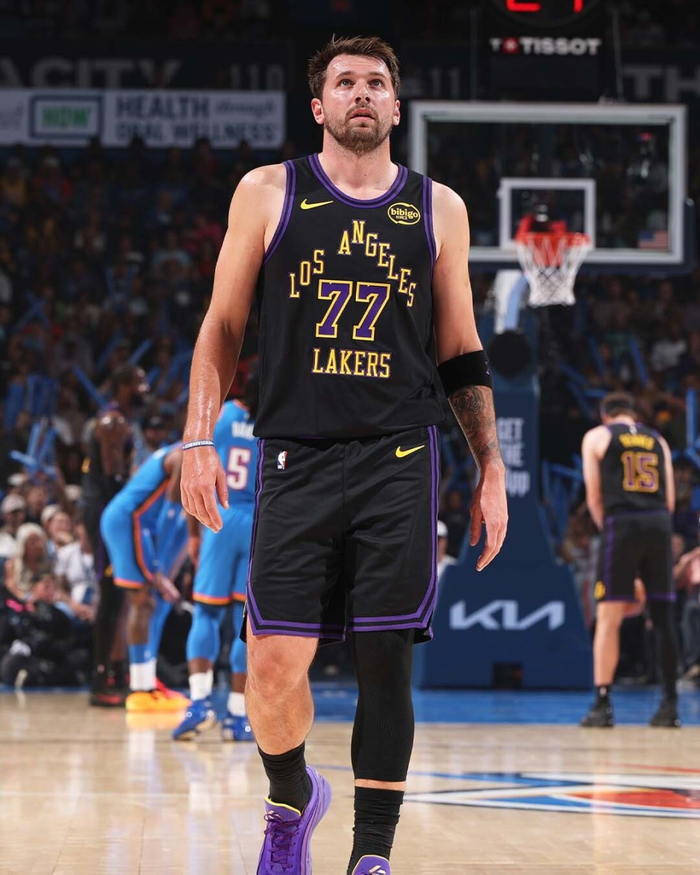 东契奇伤退冲击湖人季后赛征程，评奖资格悬而