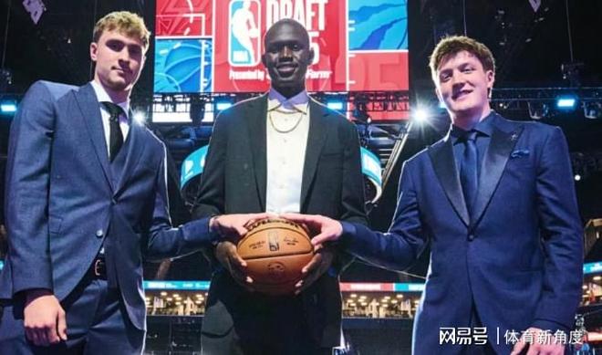 鹈鹕爵士巅峰对决293分创纪录 费尔斯40分引爆新